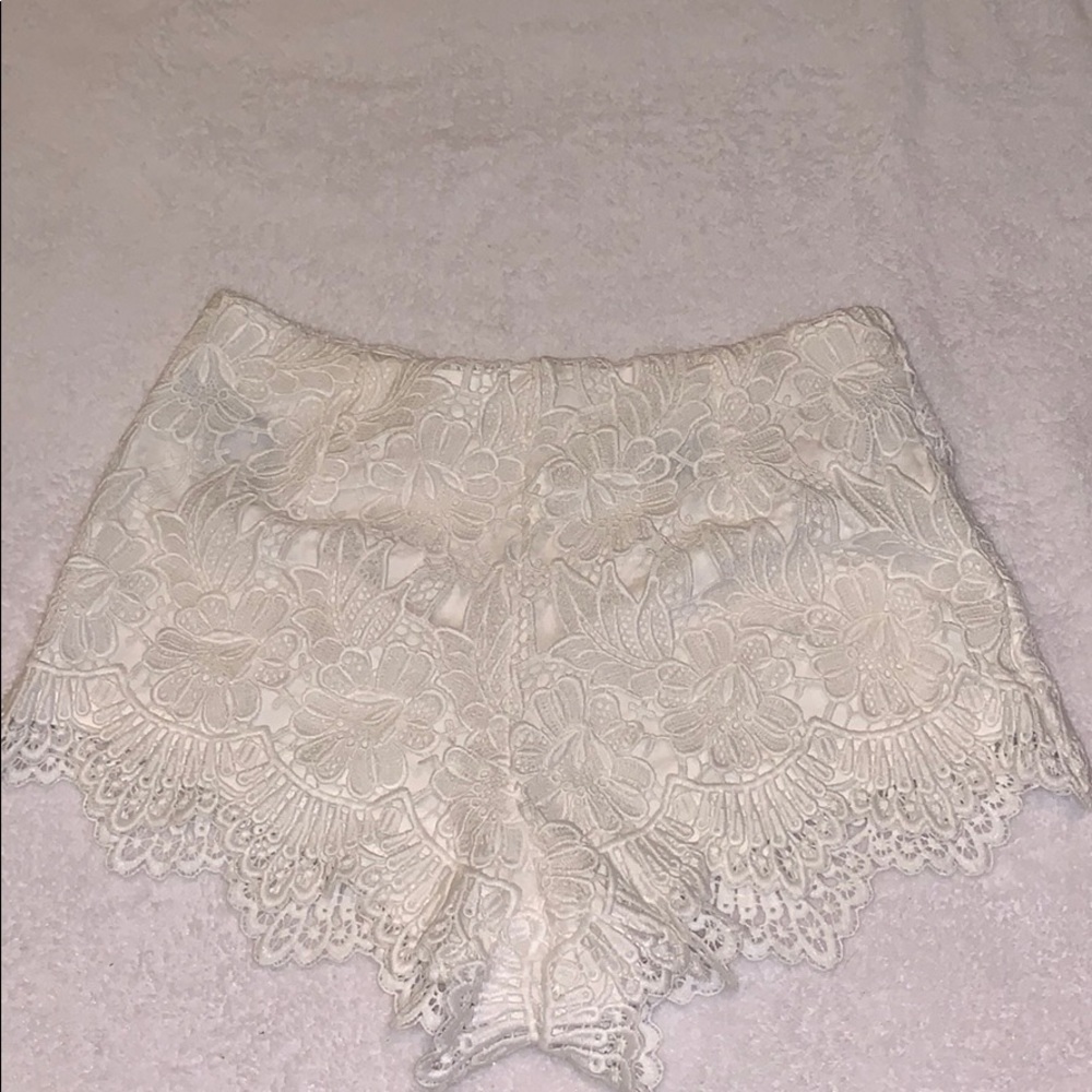 Forever 21 White lace mini shorts size S